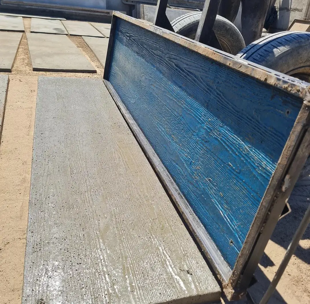 Molde y placa de hormigón con veta de madera siding