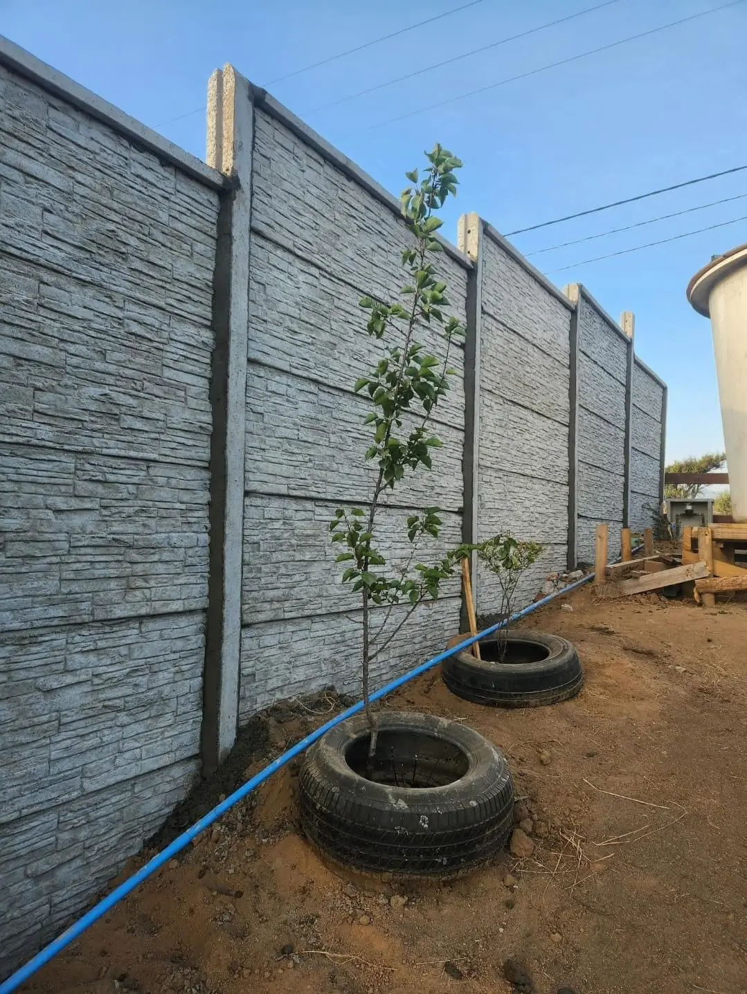 Pandereta de hormigón con diseño piedra instalada